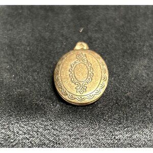 vintage 1960's oval locket with victorian design1”